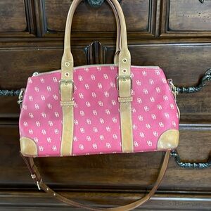 Beautiful and spacious vintage Dooney and Bourke bag, gorgeous pink!